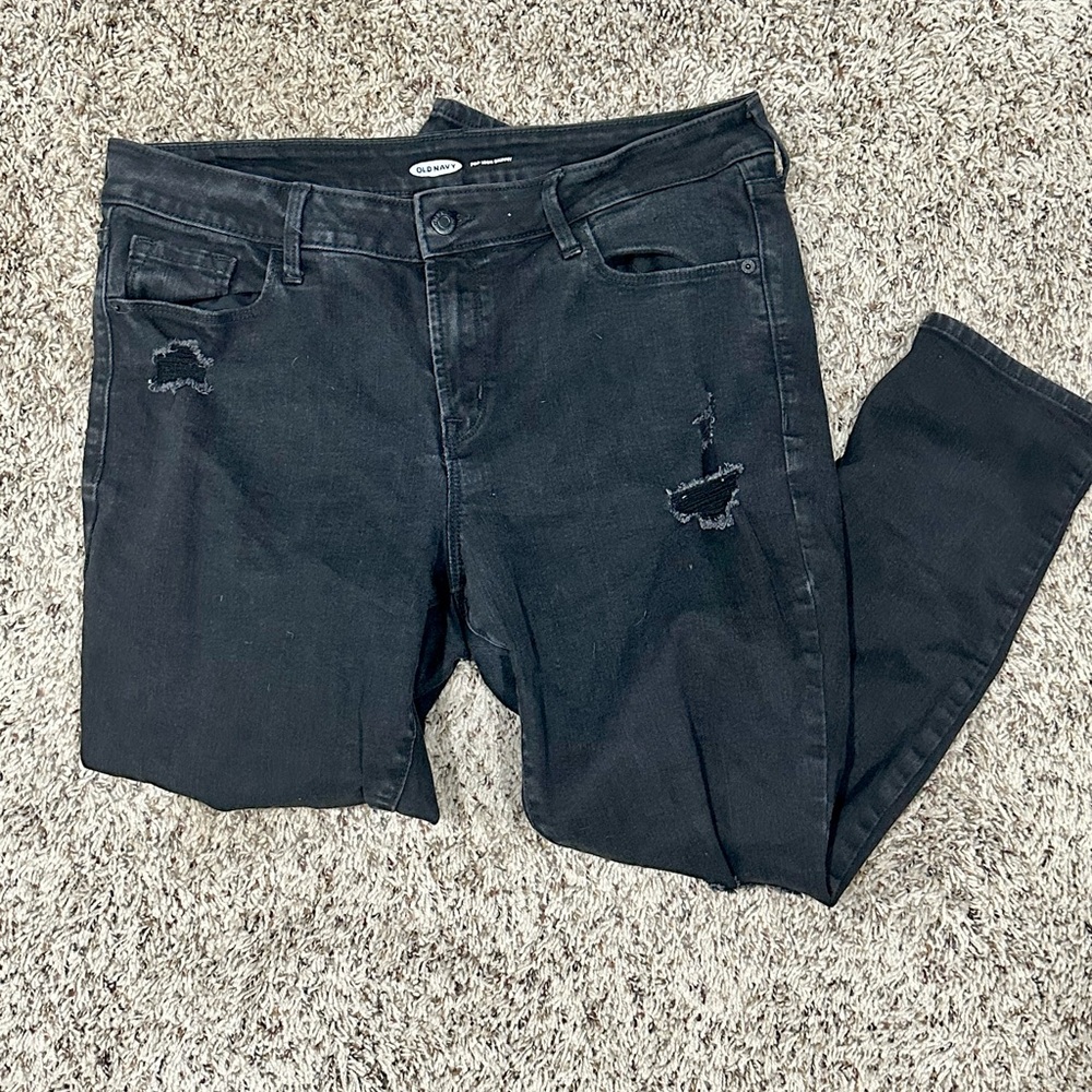 Black distressed skinny jeans